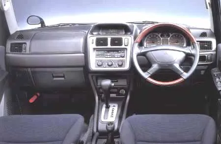 Mitsubishi Pajero IO TR (H76W)