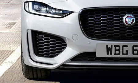 Jaguar XE R-DYNAMIC HSE (JA2XD)