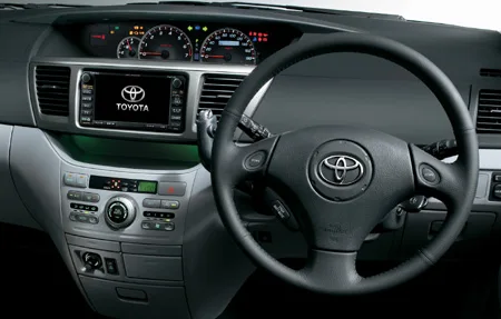 Toyota Voxy Z (AZR60G)