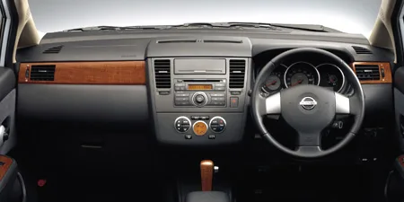 Nissan Tiida Latio 18G (SJC11)