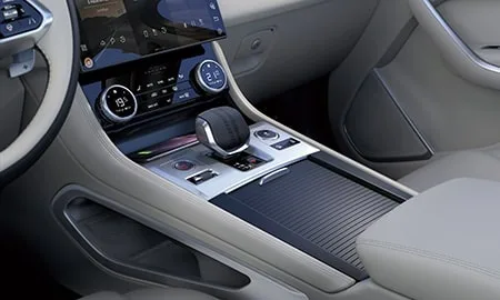 Jaguar Fpace R-DYNAMIC BLACK CURATED FOR JAPAN (DC2NC / DC2XC)