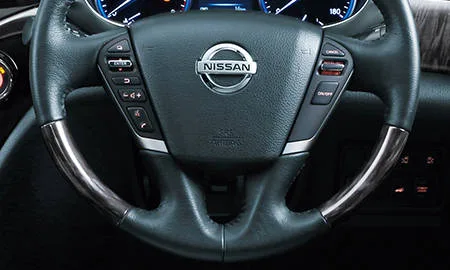 Nissan Elgrand 350HIGHWAY STAR WHITE LEATHER URBAN CHROME (PE52)