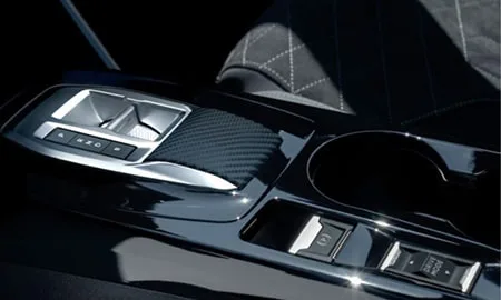 Peugeot E2008 GT (P24ZK01)