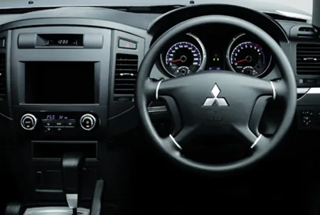 Mitsubishi Pajero LONG GR (V93W)