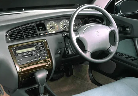 Toyota Crown ROYAL TOURING S (JZS143)