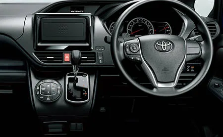 Toyota Voxy X C PACKAGE (ZRR80G)