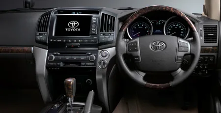 Toyota Land Cruiser AX (UZJ200W)
