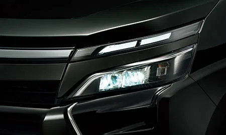 Toyota Voxy HYBRID X (ZWR80G)