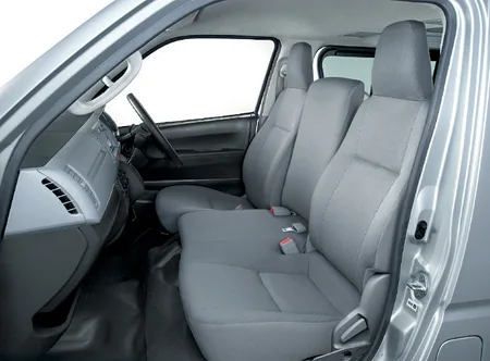 Toyota Regius Ace Van DX (KDH200V)
