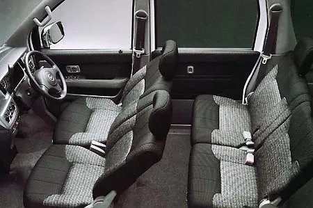 Daihatsu Atrai Wagon CUSTOM TURBO (S230G)