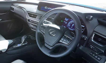 Lexus UX300E VERSION L (KMA10)