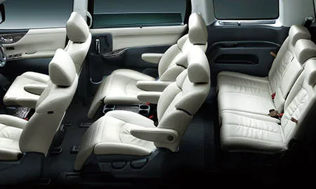 Nissan Elgrand 250HIGHWAY STAR S WHITE LEATHER URBAN CHROME (TNE52)
