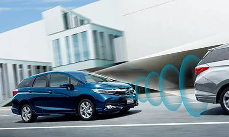 Honda Shuttle HYBRID Z HONDA SENSING (GP8)