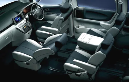 Nissan Elgrand HIGHWAY STAR (NE51)