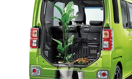 Toyota Pixis Mega D (LA700A)