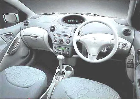 Toyota Vitz U (NCP15)