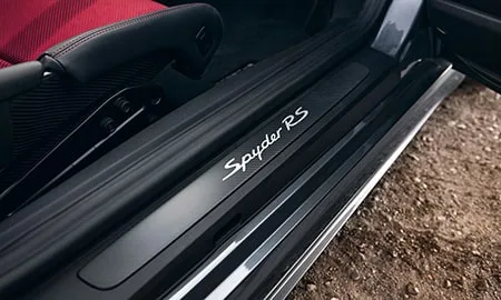 Porsche 718 Spyder RS ()