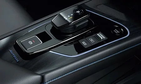 Nissan Aura AUTECH FOUR (FSNE13)