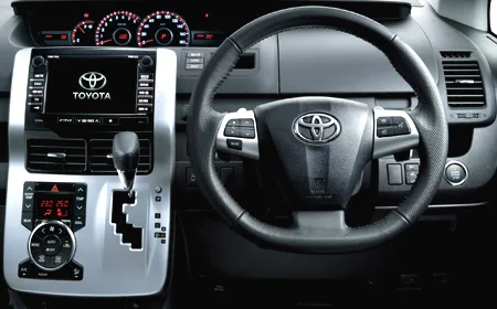 Toyota Voxy Z (ZRR75W)