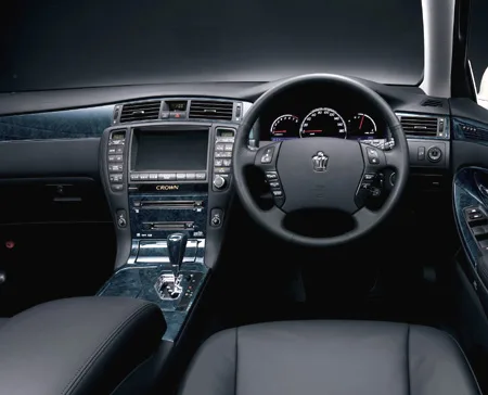 Toyota Crown ATHLETE (GRS182)