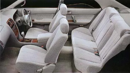Nissan Cedric BROUGHAM (HY33)