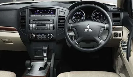 Mitsubishi Pajero LONG EXCEED (V93W)