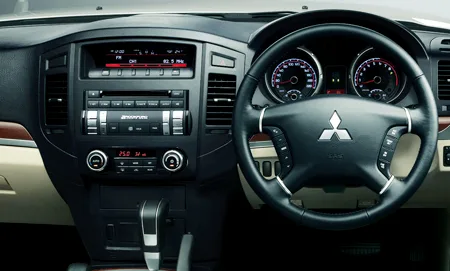 Mitsubishi Pajero SHORT VR-II (V88W)