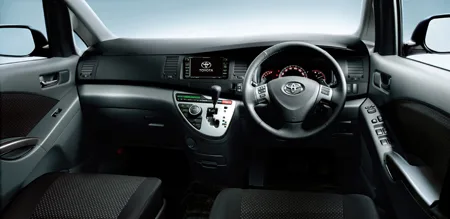 Toyota Isis PLATANA (ZNM10W)