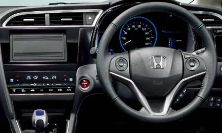 Honda Shuttle HYBRID Z (GP8)