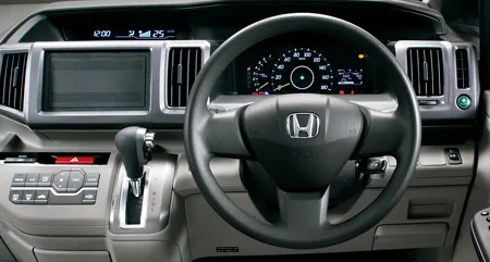 Honda Stepwagon G (RK2)