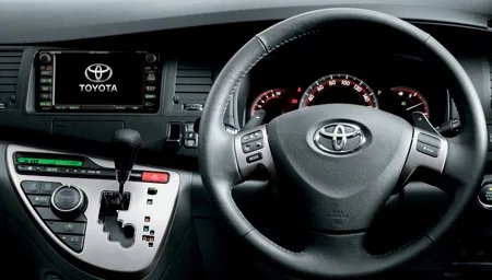 Toyota Isis L (ZGM10G)
