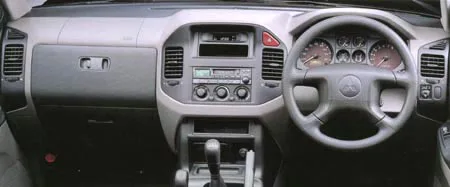 Mitsubishi Pajero SHORT ZR (V63W)