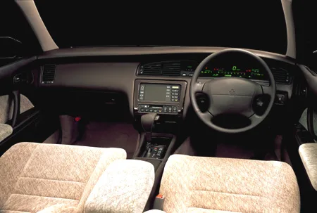 Toyota Crown ROYAL SALOON G (JZS145)