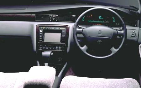 Toyota Crown Majesta C TYPE i-Four (UZS155)
