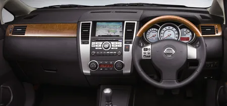 Nissan Tiida Latio 15G (SC11)