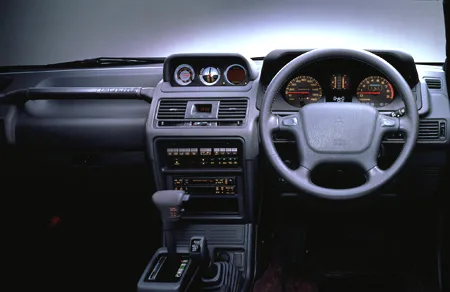 Mitsubishi Pajero XE (V46V)