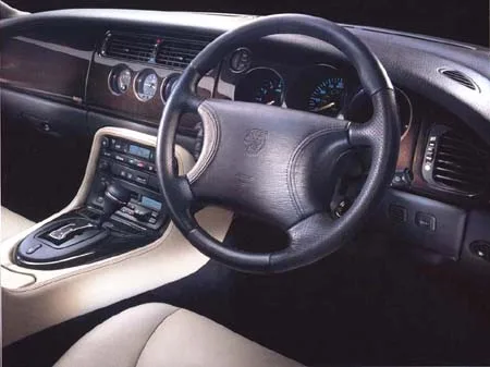 Jaguar XK 8 COUPE (JEDA)
