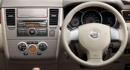 Nissan Tiida Latio 15S FOUR (SNC11)