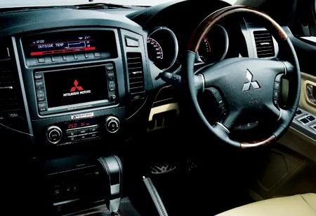 Mitsubishi Pajero LONG SUPER EXCEED (V97W)