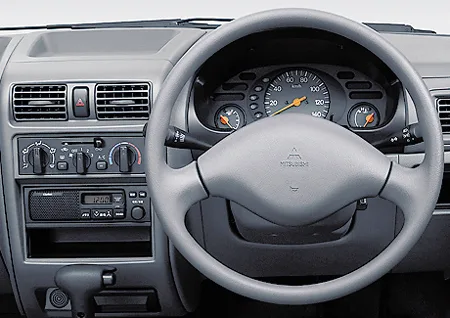 Mitsubishi Minica ライラ (H42V)
