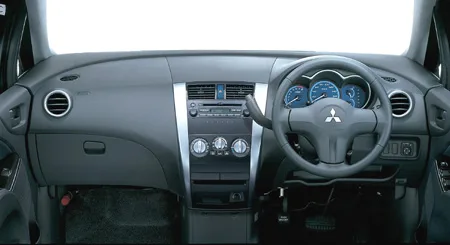 Mitsubishi Colt STANDARD (Z25A)