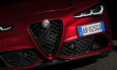 Alfa Romeo Giulia QUADRIFOGLIO COLLEZIONE (95220 / 95229)