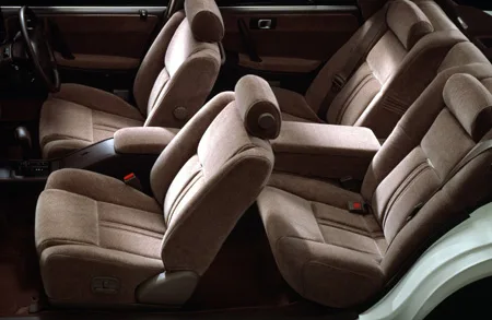 Toyota Crown ROYAL SALOON (MS135)