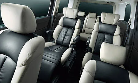 Nissan Elgrand RIDER AUTECH 30TH ANNIVERSARY (PE52)