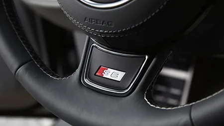 Audi S8 BASE GRADE (4HCGTF)