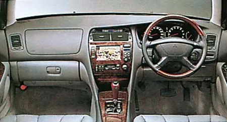Mitsubishi Diamante 30R-SE (F46A)