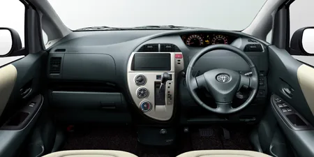 Toyota Ractis X (SCP100)
