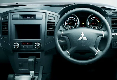 Mitsubishi Pajero LONG GR (V93W)