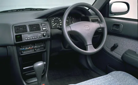 Toyota Corolla DX (EE111)