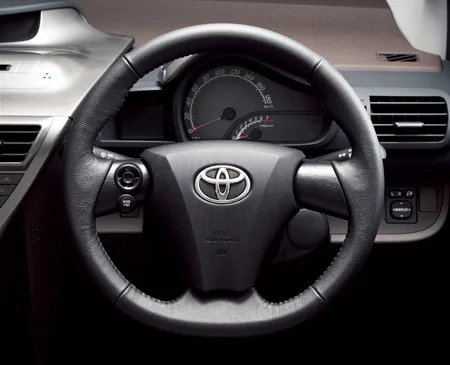 Toyota IQ100G LEATHER PACKAGE (KGJ10)